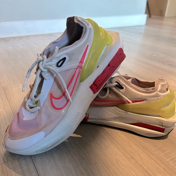 Nike Women’s Red Fontanka Edge Sneakers - Size 7.5 | Stylish & Versatile Active - Picture 1 of 6